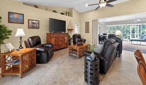 Living area - Spacious 4-bed/2-bath Home in Cape Coral. Heated Pool, Gym & Electric Bikes (Cape Coral)
