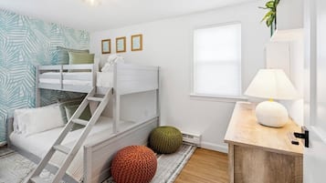 2 bedrooms, iron/ironing board, WiFi, bed sheets