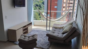 Apartment, 3 Bedrooms, Accessible, Patio | Living room