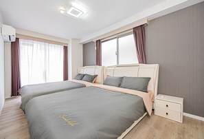 Room - Luxury 2BR,2-toilet home! Theater,full kitchen,kids' room & garage.Family-ready! (Sumida City)