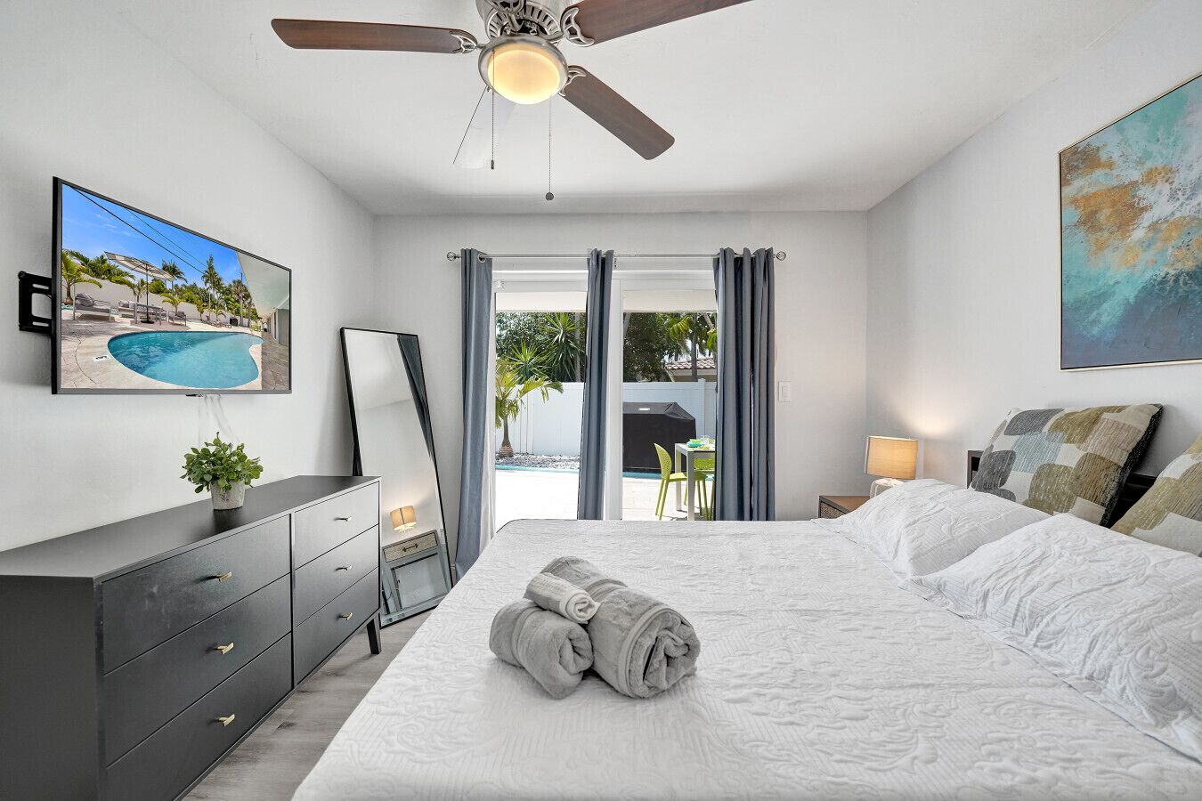 4 Schlafzimmer, Schreibtisch, Bügeleisen/Bügelbrett, Reisekinderbett