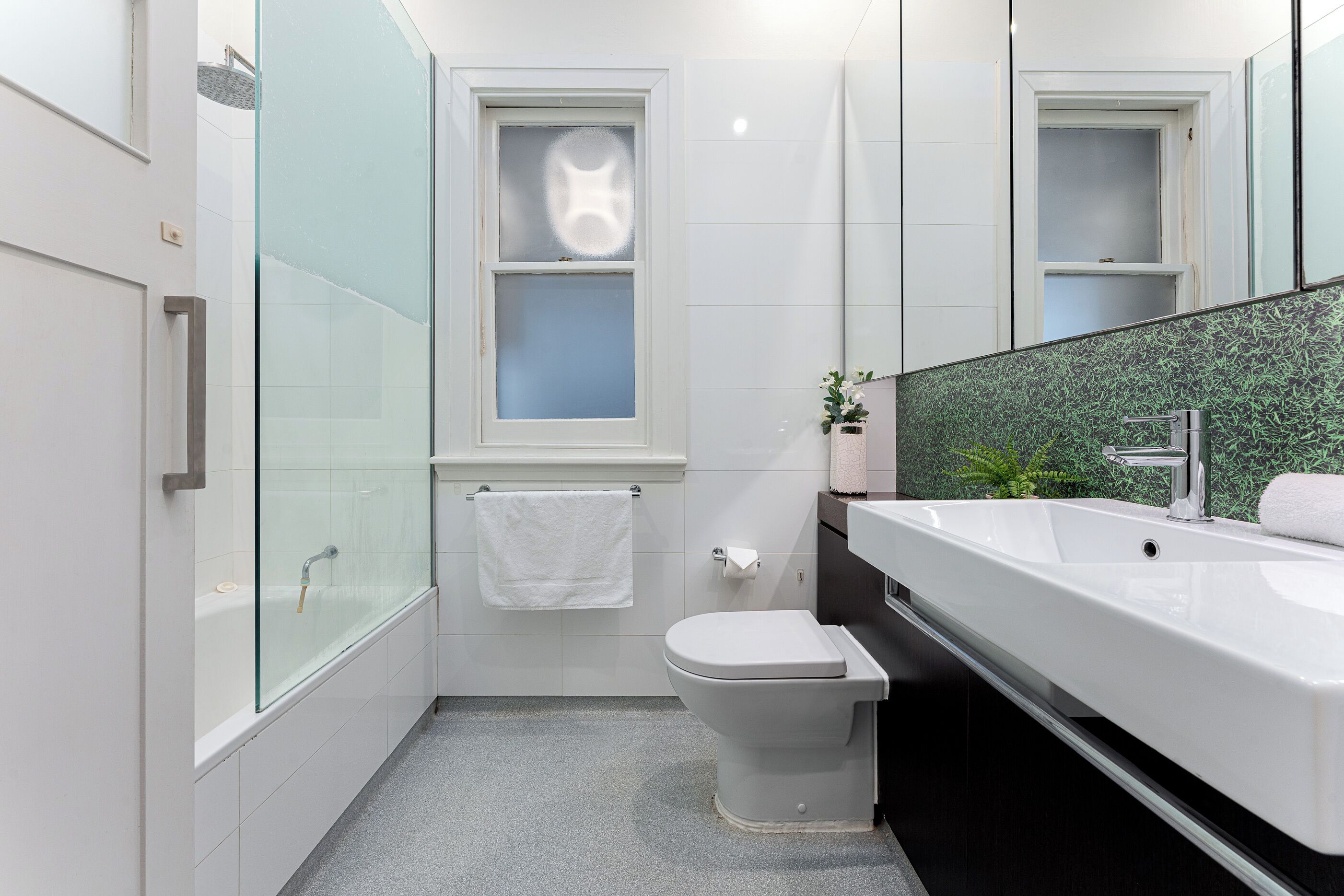 Towels, soap, shampoo, toilet paper
