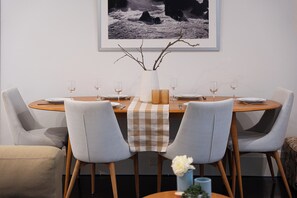 Dining - Peaceful 3BR Retreat | Bay Area + CBD Access (Rushcutters Bay)