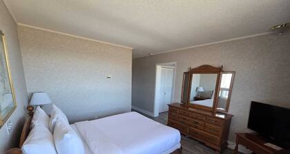 Woodstock Inn & Suites - Restaurant & Pool Exit 188