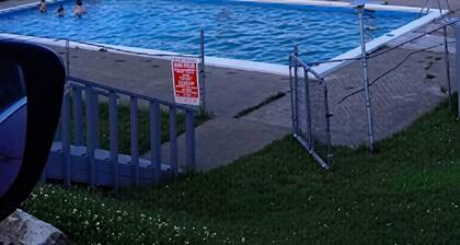 Woodstock Inn & Suites - Restaurant & Pool Exit 188