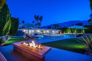 Terrace/patio - The Mirador House - Private Estate, Iconic Views, Pool & Spa, Downtown (Palm Springs)