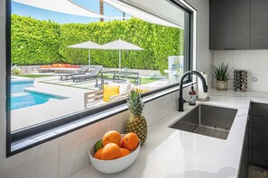 Interior - The Mirador House - Private Estate, Iconic Views, Pool & Spa, Downtown (Palm Springs)