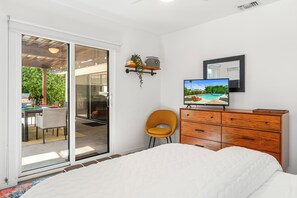 Iron/ironing board, free WiFi, bed sheets - Palm Springs Golden - Your Adventure Awaits! (Palm Springs)
