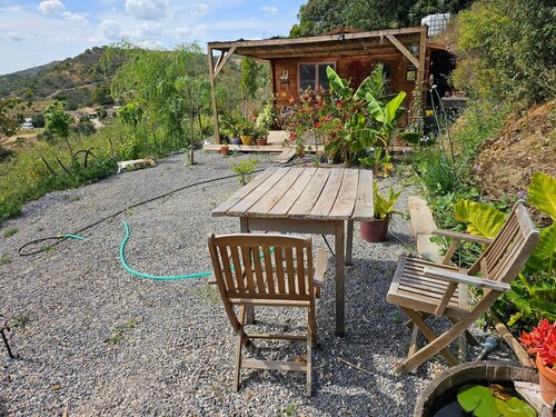 Cabin Sleeps 2 with Enclosed Garden