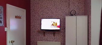 Apartment Sleeps 4 - Garden & Free Parking