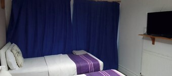 Apartment Sleeps 4 - Garden, WiFi & Free Parking