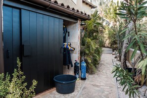 Property grounds - Oceanfront Villa w/ Private pool, private oceanfront access & sunset views (Kralendijk)