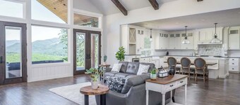 Hoodview House - Luxury Mt Hood Scenic Views