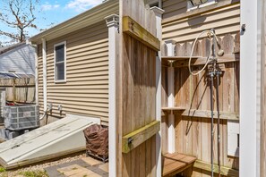 Property grounds - Hyannis MA Family 3BR Firepit Beach nearby (Barnstable)