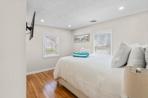 Iron/ironing board, travel cot, WiFi, bed sheets - Hyannis MA Family 3BR Firepit Beach nearby (Barnstable)