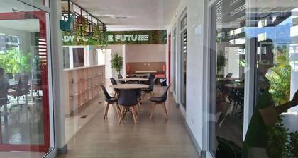 New Condo Near Airport, Fast WiFi, Full A/C