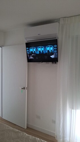 New Condo Near Airport, Fast WiFi, Full A/C
