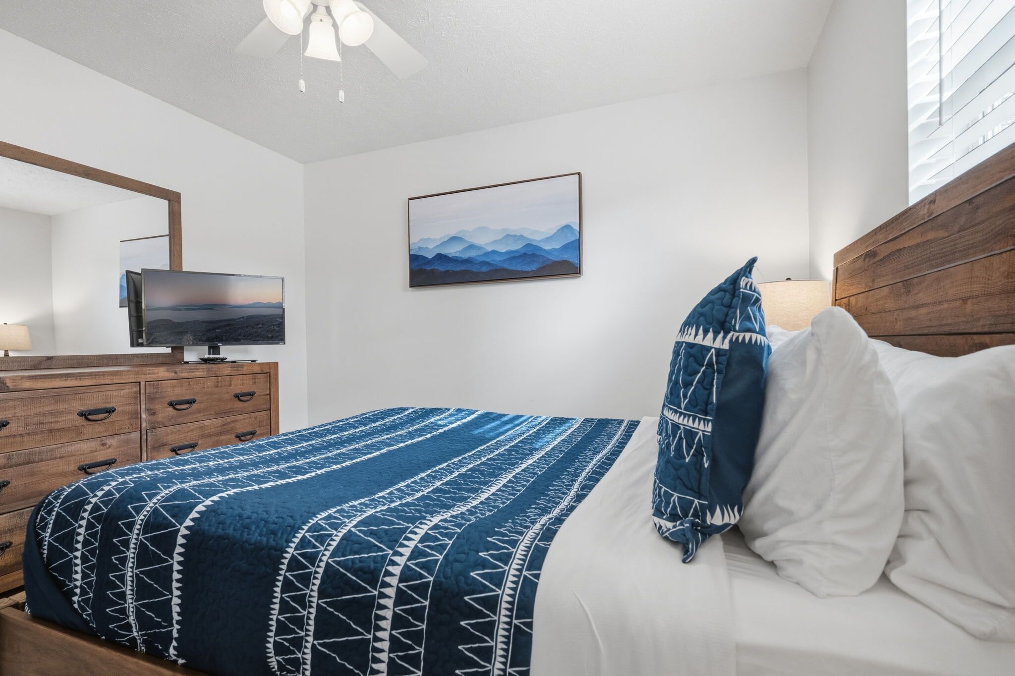 Iron/ironing board, WiFi, bed sheets