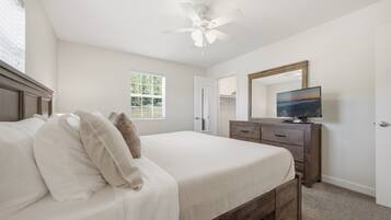 Desk, iron/ironing board, WiFi, bed sheets