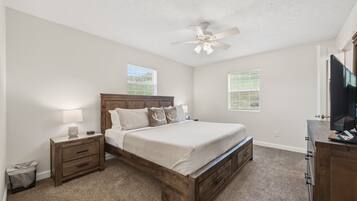 Desk, iron/ironing board, WiFi, bed sheets