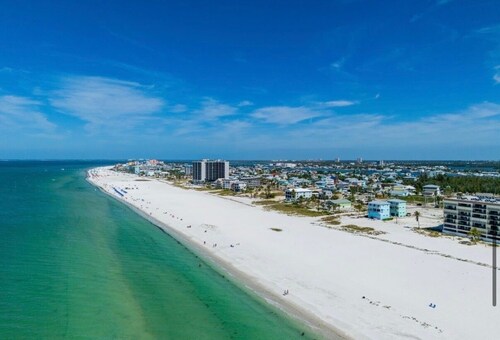 
NEW Gulf‑Front 2BR-2BA - Direct View of Pool-Beach-Gulf