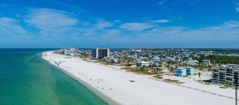 NEW Gulf‑Front 2BR-2BA - Direct View of Pool-Beach-Gulf