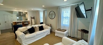 Charming 3-bedroom beach cottage in beautiful Fairfield with AC