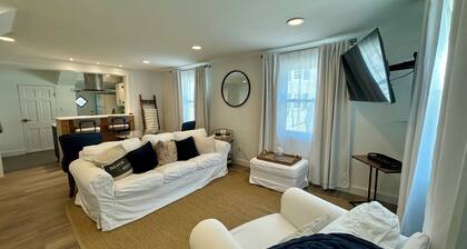 Charming 3-bedroom beach cottage in beautiful Fairfield with AC