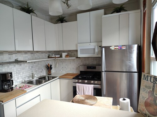 Enjoyable 1-bedroom apartmen
t with AC in vibrant Brooklyn