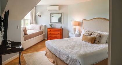Charming Cottage Room at The Inn at Stinson Vineyards