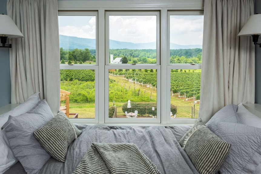 Charming Cottage Room At The Inn At Stinson Vineyards - Virginia