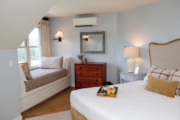 Desk, iron/ironing board, free WiFi, bed sheets