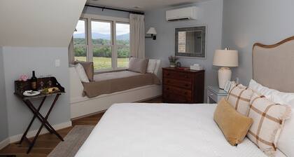 Charming Cottage Room at The Inn at Stinson Vineyards