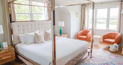 Contemporary Montview Room at The Inn at Stinson Vineyards