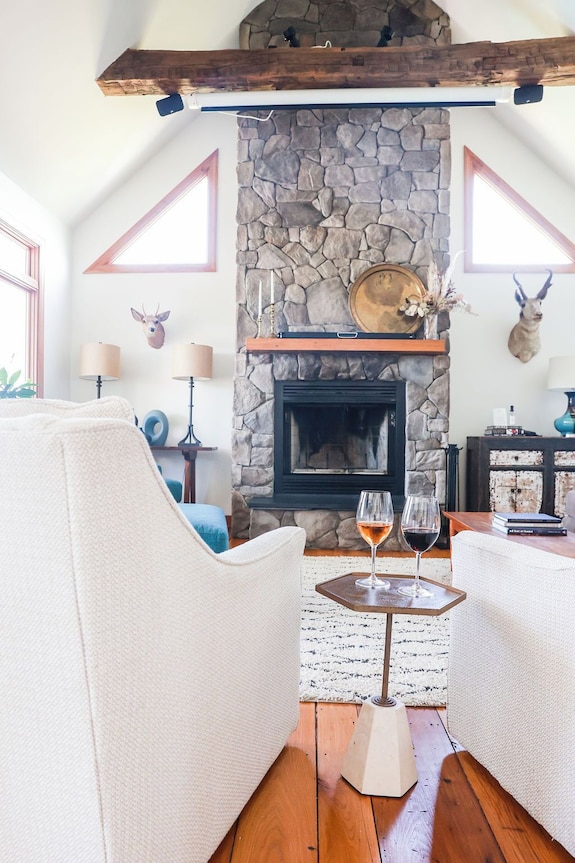 Contemporary Montview Room At The Inn At Stinson Vineyards - Virginia