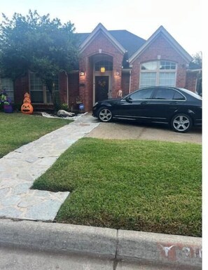 Property grounds - Cozy 1-bedroom house in lovely Arlington with AC (Arlington)