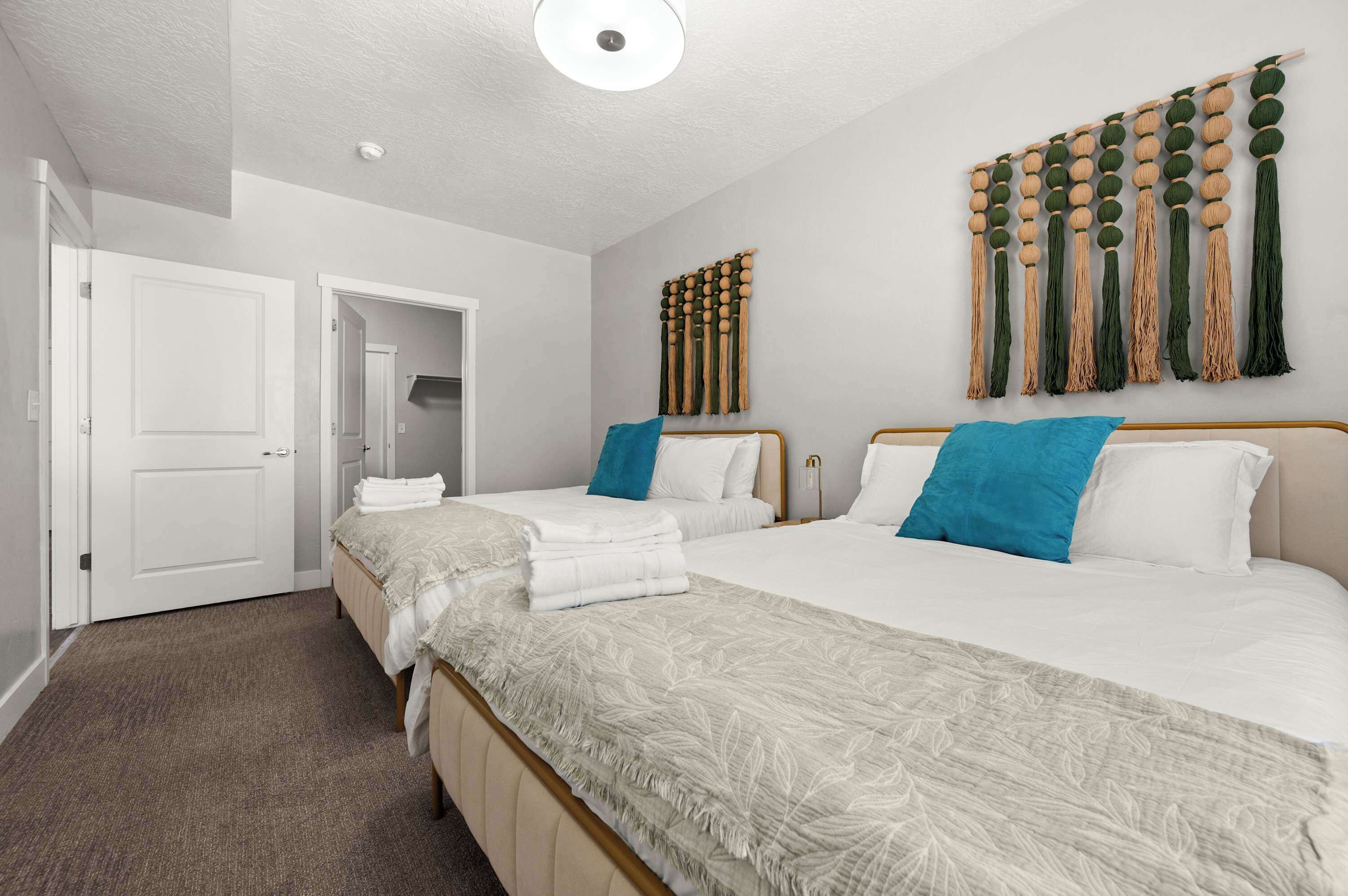 Desk, iron/ironing board, travel cot, WiFi