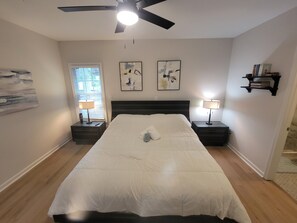 3 bedrooms, in-room safe, desk, iron/ironing board - BeeHive - Atlanta center, 5-min to MBS stadium World Cup (Atlanta)
