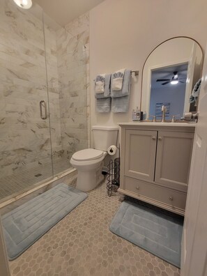 Shower, hair dryer, towels, soap - BeeHive - Atlanta center, 5-min to MBS stadium World Cup (Atlanta)