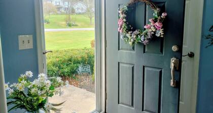 Jayne's Timeless Treasures 1- Bedroom Bed and Breakfast in charming Port Matilda