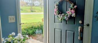 Jayne's Timeless Treasures 1- Bedroom Bed and Breakfast in charming Port Matilda