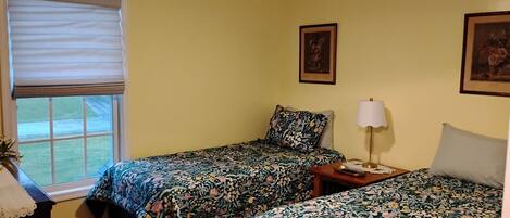 WiFi, bed sheets