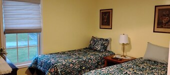 Jayne's Timeless Treasures 1- Bedroom Bed and Breakfast in charming Port Matilda