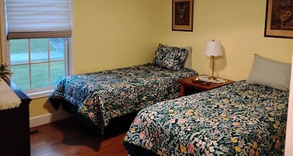 Jayne's Timeless Treasures 1- Bedroom Bed and Breakfast in charming Port Matilda