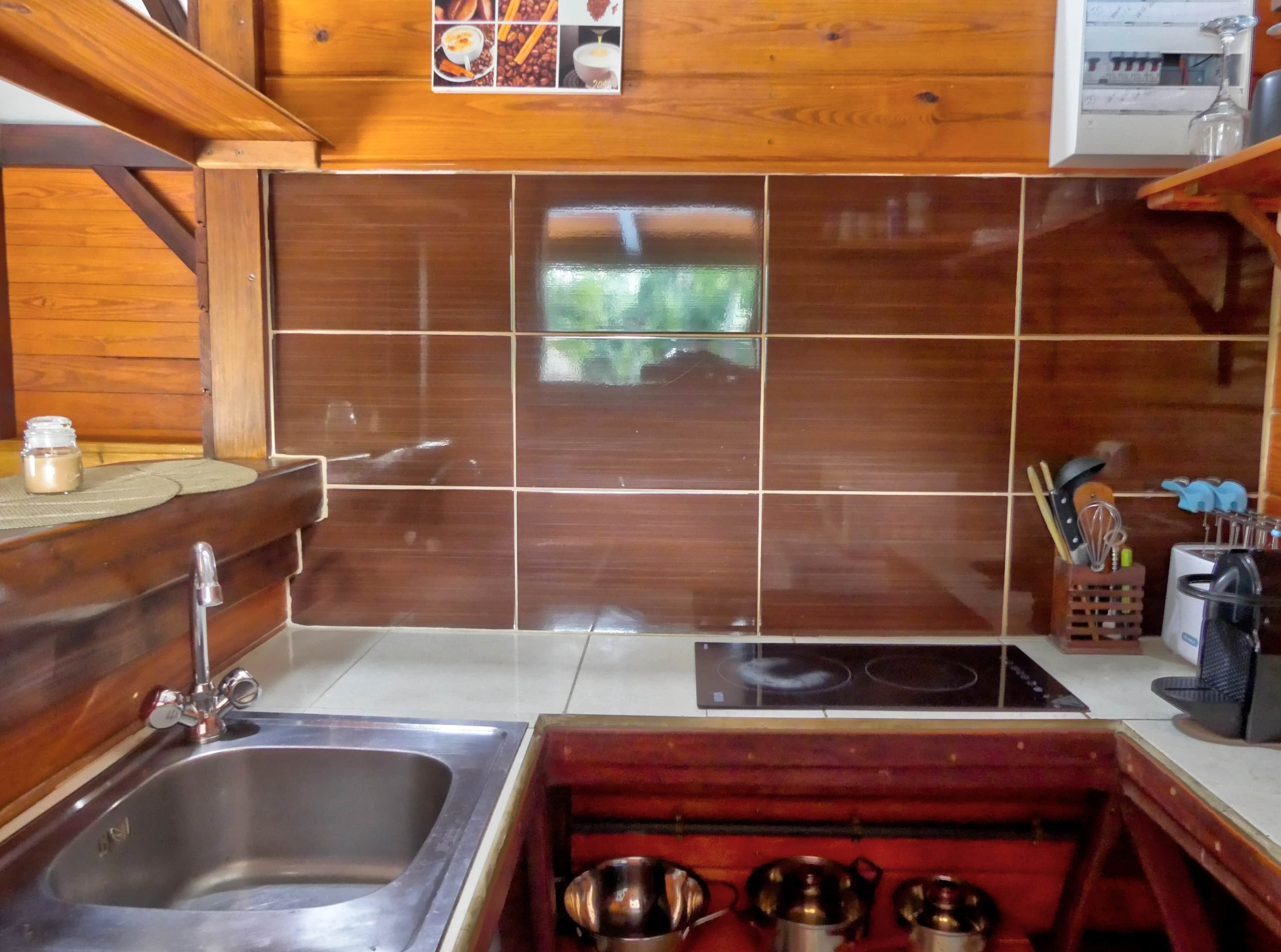 Frigorífico, microondas, placa de cocina y tostadora