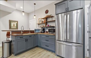 Fridge, microwave, oven, coffee/tea maker - East Nash Private Suite, Walk to Bars & Dining (Nashville)