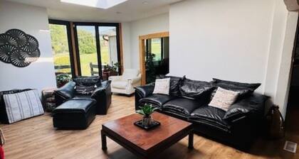 World Cup Farmhouse Retreat • Sleeps 10 • By AT&T Stadium