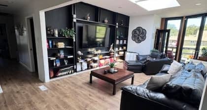 World Cup Farmhouse Retreat • Sleeps 10 • By AT&T Stadium