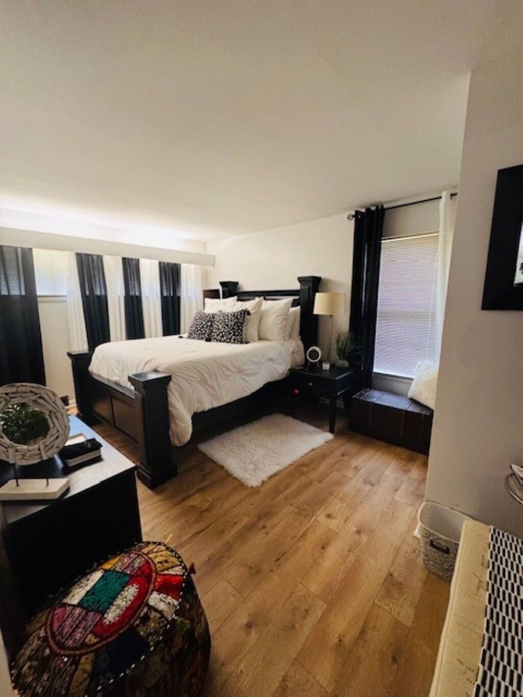 4 habitaciones, tabla de planchar con plancha, wifi y ropa de cama 