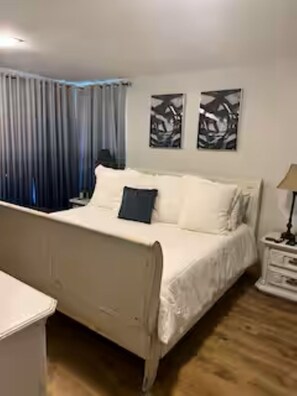 4 habitaciones, tabla de planchar con plancha, wifi y ropa de cama 